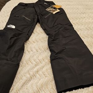 The North Face Women's Black Cargo Pants